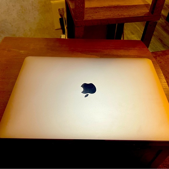 12' MacBook Air-original fast heavy duty charger-COMES WITH CLEAR APPLE CASE!